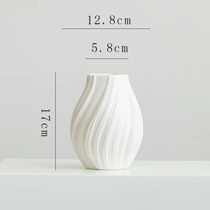 Vase en céramique courbé créatif Qianrui, ornement non poli, style moderne simple nordique, formes 3D, vase décoratif pour la décoration du salon - Product Image 2