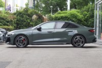 Vente en gros de voitures essence Audi A5L 2.0T Sport Edition 340Nm 4 portes 5 places 240km/h Essence 204ch Voiture de luxe pour adultes à vendre