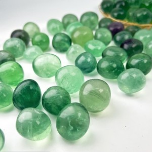 Pierre de Fluorite Verte Naturelle Polie de 10-30 mm, Pierre Roulée de Guérison Spirituelle, Vente Chaude - Product Image 1