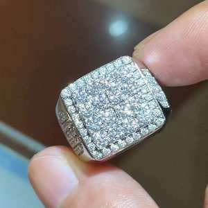 แหวนตราประทับผู้ชายสีทองขาว ประดับเพชรทรงกลมเจียระไนแบบบริลเลียนท์ สี G เหมาะสำหรับสวมใส่ทุกวัน - Product Image 1