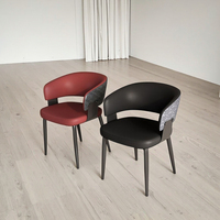 Nouvelle chaise de salle à manger rembourrée en cuir moderne avec cadre en bois massif et pieds en métal pour manger à la maison