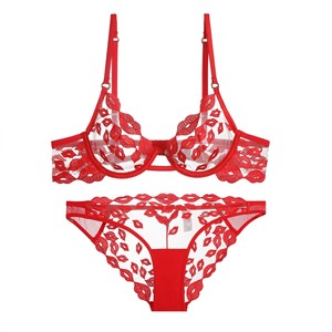 Set Lingerie Romantico Rosso con Pizzo, <span class=keywords><strong>Reggiseno</strong></span> <span class=keywords><strong>e</strong></span> Slip Trasparenti, Set per San Valentino con Ricami in Pizzo, <span class=keywords><strong>Reggiseno</strong></span> Sexy con Ferretto <span class=keywords><strong>e</strong></span> Slip - Product Image 1