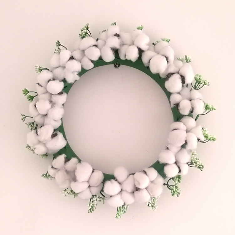 Lorenda new customized Christmas artificial flower heads wreaths plastic cotton wreath with berries