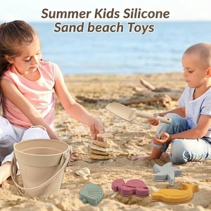 Ensemble de jouets de plage pour bébés avec logo personnalisé, seau à sable d'été, jeu en silicone souple écologique pour enfants, vente en gros DIY - Product Image 1