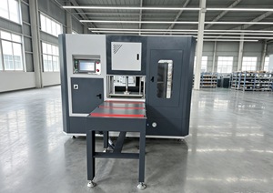 Machine de fraisage d'extrémités de fenêtres en aluminium CNC 4 axes de haute précision avec angle arbitraire de ±90 degrés pour le traitement des montants - Product Image 4