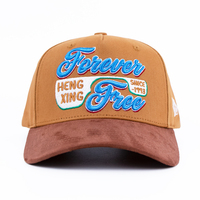 Gorra de béisbol retro de dos tonos con logotipo bordado personalizado, perfil de corona alta estructurada, 5 paneles y visera de gamuza.