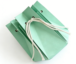 Custom kraft paper shopping bags with handles, eco-friendly and durable, suitable for retail and packaging. - Product Image 4