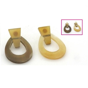 Pendientes de cuerno de alta calidad, joyería de moda de último diseño, precio al por mayor de la India - Product Image 4