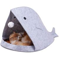 Lit pour chat en feutre en forme de baleine mignon, tente pliable en feutre de laine pour animaux de compagnie avec tapis en peluche amovible et jouet pompon suspendu