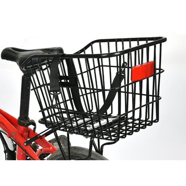 Le panier comprend des vis, des cartes, des feux arrière et des cordes d'attache.