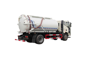 Camion automatique d'aspiration d'eaux d'égout de nettoyage de route d'entraînement de carburant diesel de l'usine directe 4x2 avec le prix favorable - Product Image 4