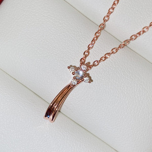 Elegante Collar con Colgante de Flor, Cadena Minimalista con Dije Floral de Estrella para Mujer - Product Image 2