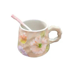 Colorido copo com colher flor caneca mão pintado alto valor água copo cerâmico gravado estilo japonês copo