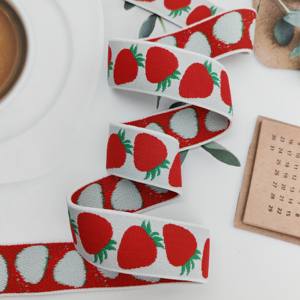 Bande élastique jacquard personnalisée 30 mm à motif fraise, nouvelle conception, sangle en polyester/nylon pour la couture et la confection de rubans décoratifs - Product Image 1