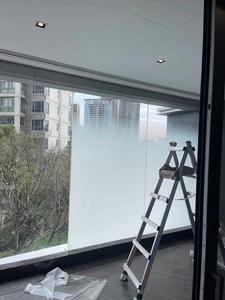 Película decorativa para ventana con gradiente de puntos, material PET, protección de la privacidad, impermeable, fácil de limpiar, autoadhesiva, diseño moderno - Product Image 6