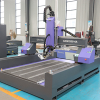 Routeur CNC 4 axes 1325 ATC AKM1325-4A1 pour le travail du bois avec tête pivotante pour la sculpture et la découpe de surfaces courbes