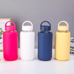 <span class=keywords><strong>Bottiglia</strong></span> d'<span class=keywords><strong>acqua</strong></span> in <span class=keywords><strong>vetro</strong></span> borosilicato infrangibile resistente al calore da 600ml 800ml con custodia in silicone e coperchio con cannuccia per bevande sportive - Product Image 5