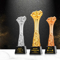 Trophée personnalisé de fleur de rose en cuivre, argent et or avec MH-NJ0501 de base en cristal noir