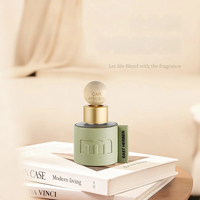 Diffuseur de voiture portable 50 ml, huile essentielle, parfum de voiture, désodorisant et ornement décoratif, un parfum subtil et durable, parfait