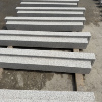 Marches et contremarches d'escalier en granit blanc G682 modernes, antidérapantes, courbées et rainurées pour usage extérieur et jardin