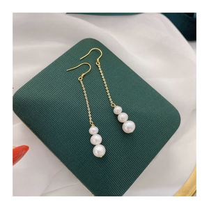 Boucles d'oreilles Huggie en or 14 carats à la mode avec boucles d'oreilles <span class=keywords><strong>piercing</strong></span> en perles d'eau douce blanches de 5 à 8mm - Product Image 1