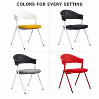Chaise de conférence pliante design moderne avec dossier incurvé, assise rembourrée et structure métallique pour bibliothèque, formation et salle de réunion