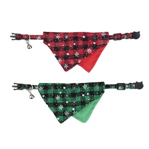 Pañuelo Reversible para Gato con Estampado Navideño a Cuadros, con Campana, Diseño de Copos de Nieve Verdes y Rojos, Accesorio para Mascotas para las Fiestas de Invierno - Product Image 1
