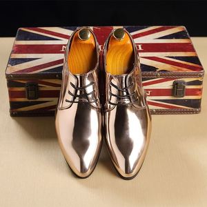 Nouvelles Chaussures Décontractées et Habillées pour Hommes en Cuir PU Brillant à Lacets, Idéales pour la Conduite, la Marche, les Mariages et les Fêtes – Noir et Or - Product Image 3