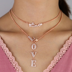 Promozione 2023 Regalo di <span class=keywords><strong>San</strong></span> <span class=keywords><strong>Valentino</strong></span> Gioielli alla Moda <span class=keywords><strong>Collana</strong></span> Multistrato da <span class=keywords><strong>Donna</strong></span> con Catena Cubana Larga e Lettera d'Amore Tempestata di Cristalli - Product Image 6