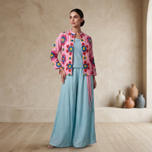 Camisa Casual de Mujer con Bordado Floral, Manga Tres Cuartos, 100% Algodón, Color Rosa Bebé, Elegante, con Bordado Intrincado de Hilo, Suave - Product Image 3
