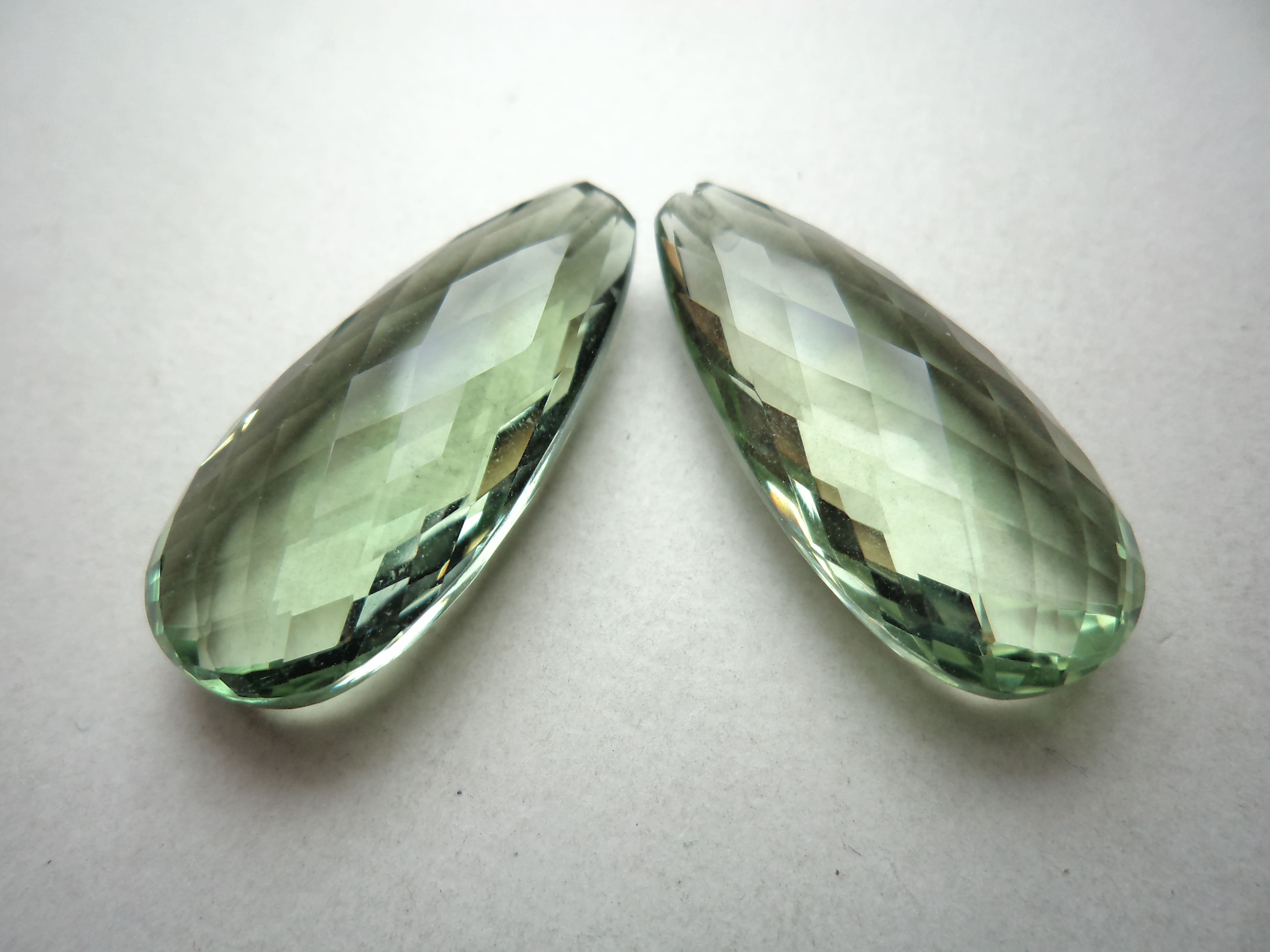 สีเขียว