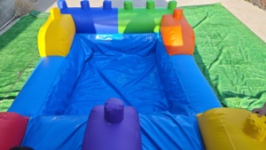 Parcours d'obstacles gonflable commercial multicolore en PVC avec toboggan et piscine, garantie 3 ans, installation facile - Idéal pour événements extérieurs, parcs, locations pour fêtes - Product Image 2