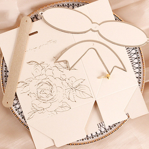 Hộp kẹo cưới màu kem trắng, hộp cưới cổ điển kiểu Pháp, họa tiết nơ rượu sâm banh cầm tay, hộp giấy kỷ niệm lễ hội - Product Image 3