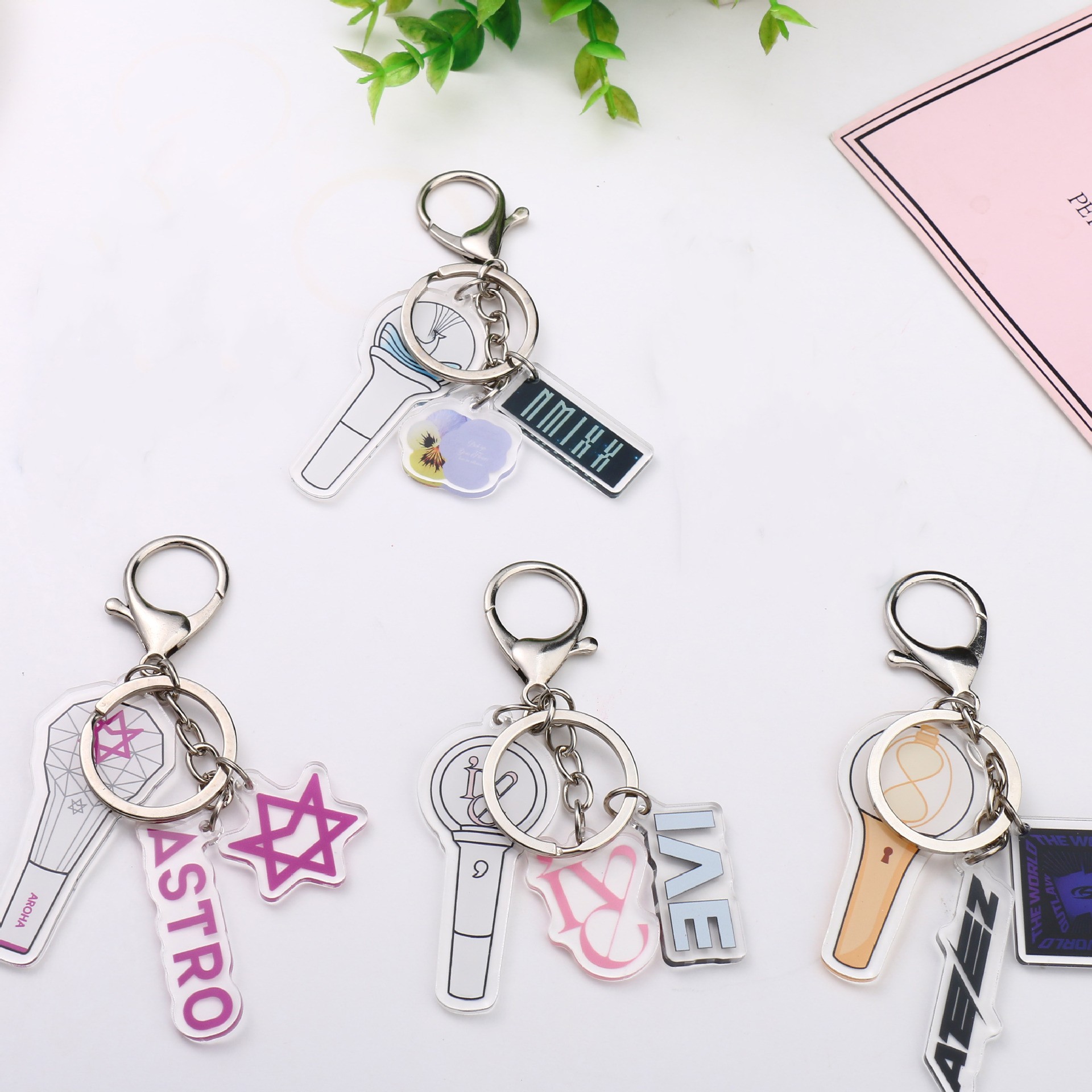キーホルダー　オタ活　オーダー　kpop KPOP ASTRO IVE NMIXX ATEEZ Light Stick Keychains - Fans' Gifts
