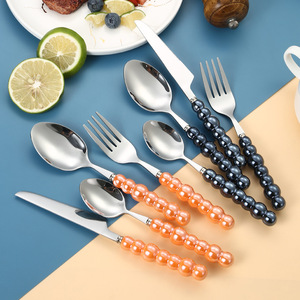 Juego de Cubiertos de Acero Inoxidable con Mango de Cerámica Perla, Cuchillo, Tenedor y Cuchara, en Caja de Regalo, para Postre y Carne - Product Image 1