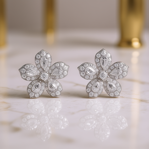 Orecchini a Fiore in Oro Bianco con Diamanti, Taglio Brillante Rotondo, Colore G, Diamanti Naturali, Gioielli Classici da Donna per Uso Quotidiano - Product Image 2