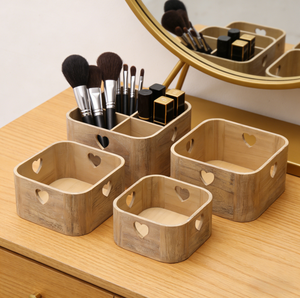 Panier de rangement carré en bois de couleur charretée de degré moyen avec poignées en forme de cœur. Style américain. Produit écologique. - Product Image 3