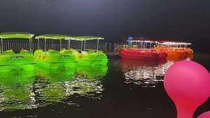 Nuova Barca Elettrica Illuminata per Parco Acquatico, Barca a Ciambella Elettrica, Triciclo Acquatico per BBQ e Parchi Acquatici - Product Image 5