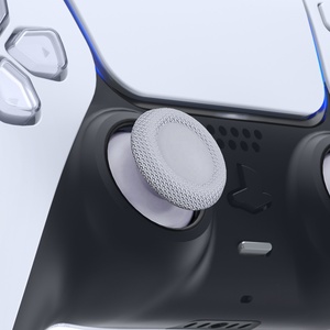 EXtremeRate - Grips de Repuesto para Palancas de Mando en Blanco Sólido y Gris New Hope para Controles de PS5 y PS4 - Product Image 5