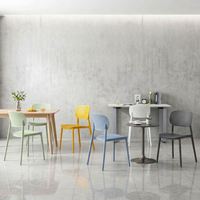 Chaise de salle à manger ergonomique en plastique à dossier creux, chaise empilable moderne de luxe pour restaurant et événements