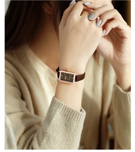 Reloj Cuadrado Minimalista Vintage, de Lujo Discreto, Nuevo, Elegante y Pequeño - Product Image 4