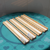 Supports de Mahjong en bois de hêtre et de pin naturel tout-en-un avec poussoirs magnétiques à design ondulé – Support de Mahjong portable pour divertissement