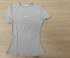 Abbigliamento Donna: T-shirt Corta Attillata a Maniche Corte per Pilates e Fitness, con Stampa Tinta Unita, e Pantaloni da Corsa ad Asciugatura Rapida - Product Image 3