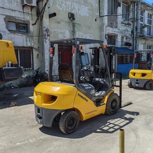 Chariot élévateur Komatsu FD30 d'occasion avec moteur de boîte de vitesses, pompe et roulement - Origine Japon - Poids 3500 kg - Meilleures performances - Vente - Product Image 1