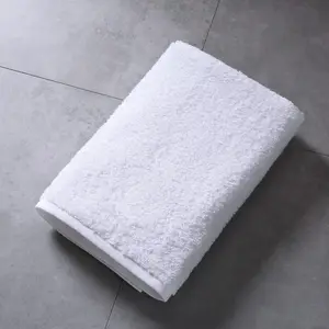 Set di asciugamani da bagno per Hotel a 5 stelle con Logo personalizzato asciugamani da bagno per Hotel in cotone 100% bianco