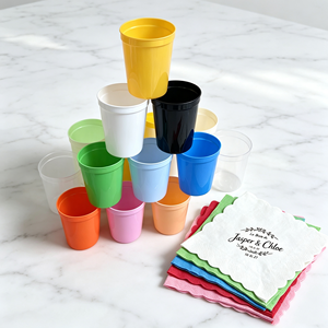 แก้วพลาสติกสีแดงปลอดสาร BPA ขนาด 16 ออนซ์ 750 มล. สีน้ำเงินกรมท่าสำหรับกีฬา รีไซเคิล ขนาด 32 ออนซ์ 24 ออนซ์ สีดำ แก้วแบบกำหนดเองสำหรับสนามกีฬา กลับไปโรงเรียน - Product Image 1