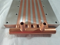 Échangeurs de chaleur en cuivre et en aluminium personnalisés pour la réfrigération et l'échange de chaleur, plaques refroidies à l'eau sur mesure