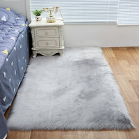 Roter Kunstfell-Teppich, Maschinengefertigt, Flachgewebe, Plüsch, Langflor, Haustierfreundlich, Wendbar, Rutschfest, Weißer Shag-Teppich, 2ft-5ft X 6ft Quadrat