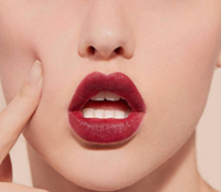 Gloss à lèvres végétalien pigmenté de haute qualité en gros, emballage personnalisé avec logo privé