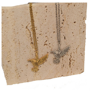 <span class=keywords><strong>Collar</strong></span> con colgante de León y animal colibrí chapado en oro para mujer, <span class=keywords><strong>collar</strong></span> elegante de acero inoxidable, oferta al por mayor, proveedor de china - Product Image 1